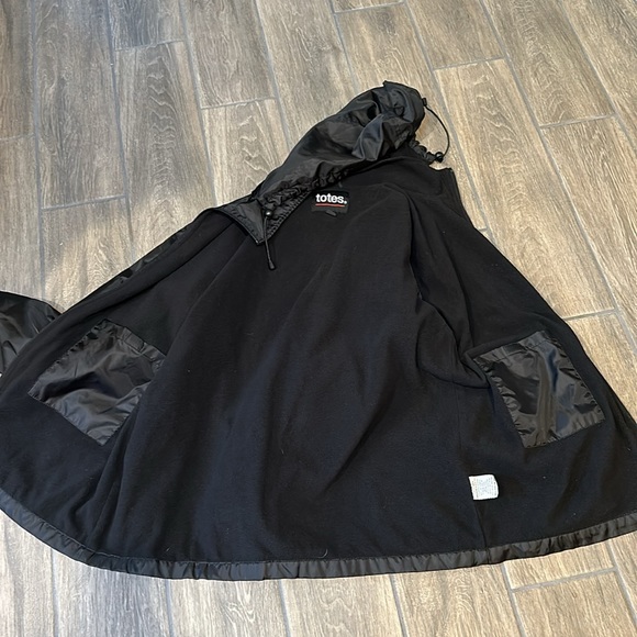 Totes size Medium fleece lined windbreaker. 4 pocket. Removable hood. Black - Picture 5 of 8